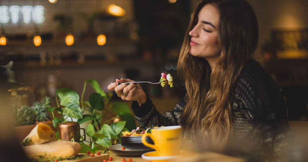 Une bonne mastication contribue à un ventre plat