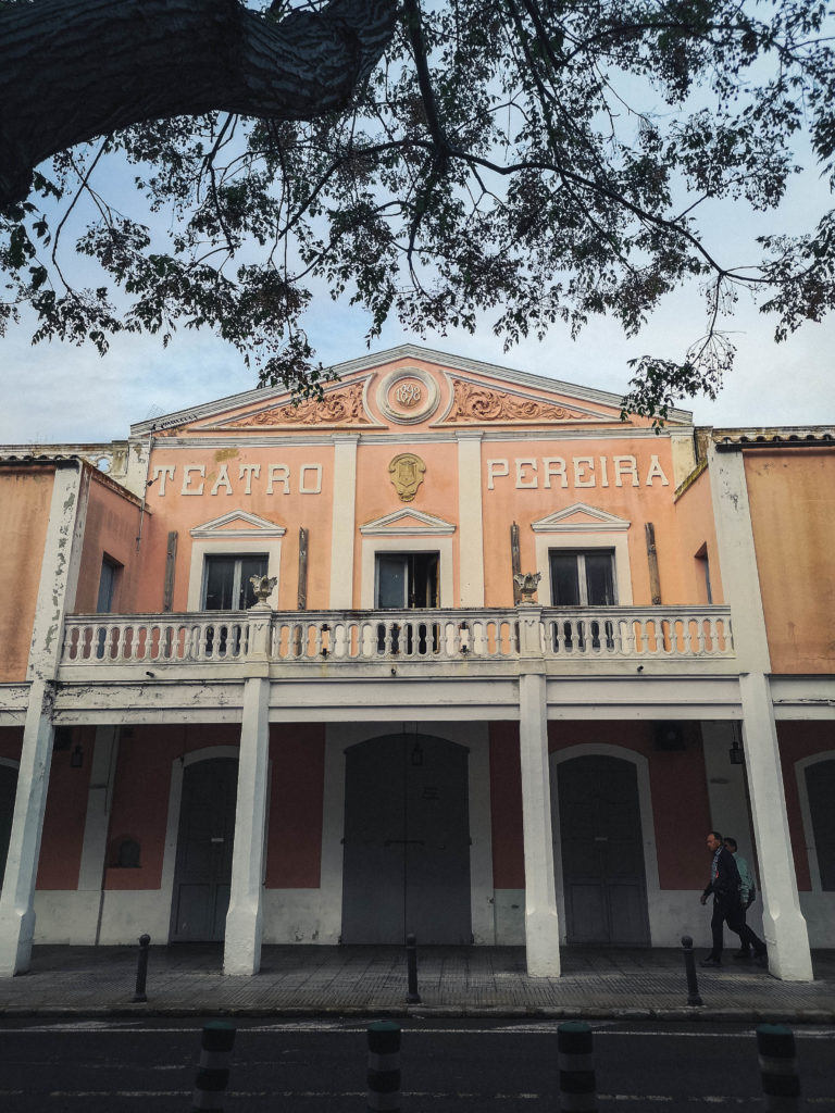 Le théâtre d'Ibiza, une architecture typique du sud.