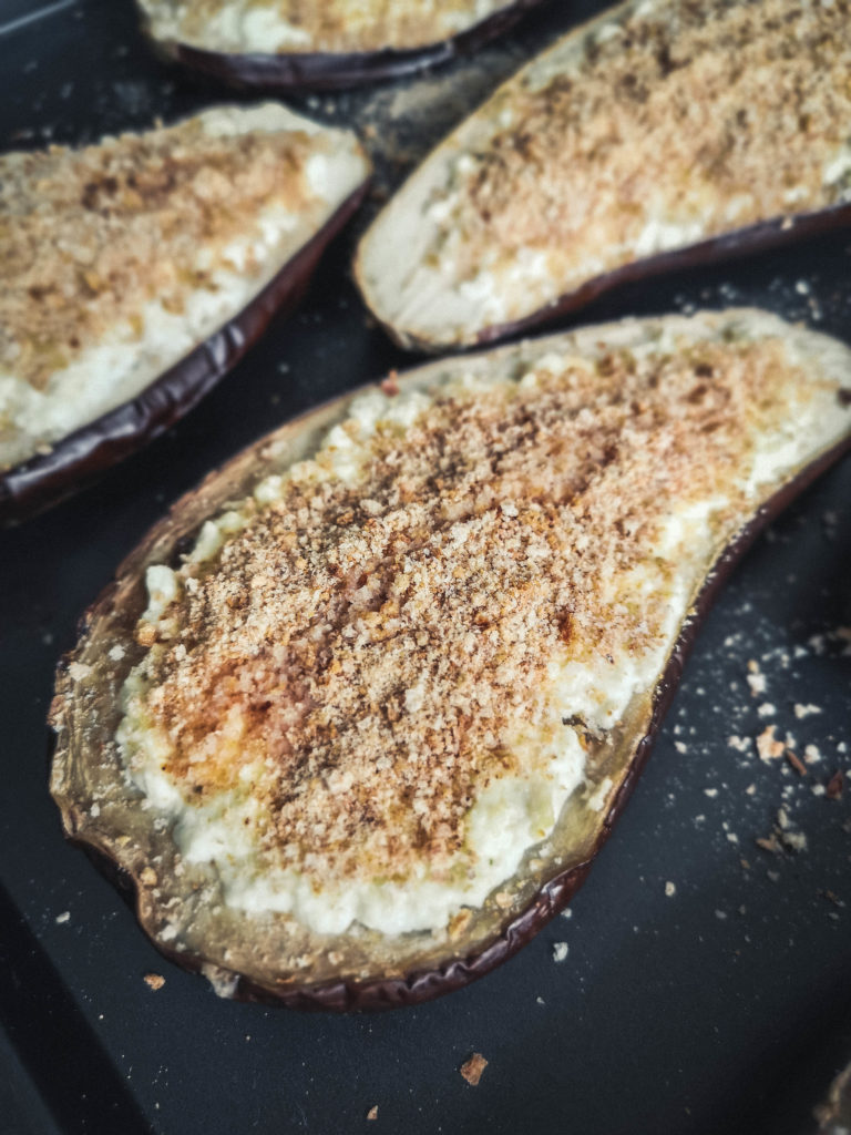 Aubergines à la grecque avec de la feta