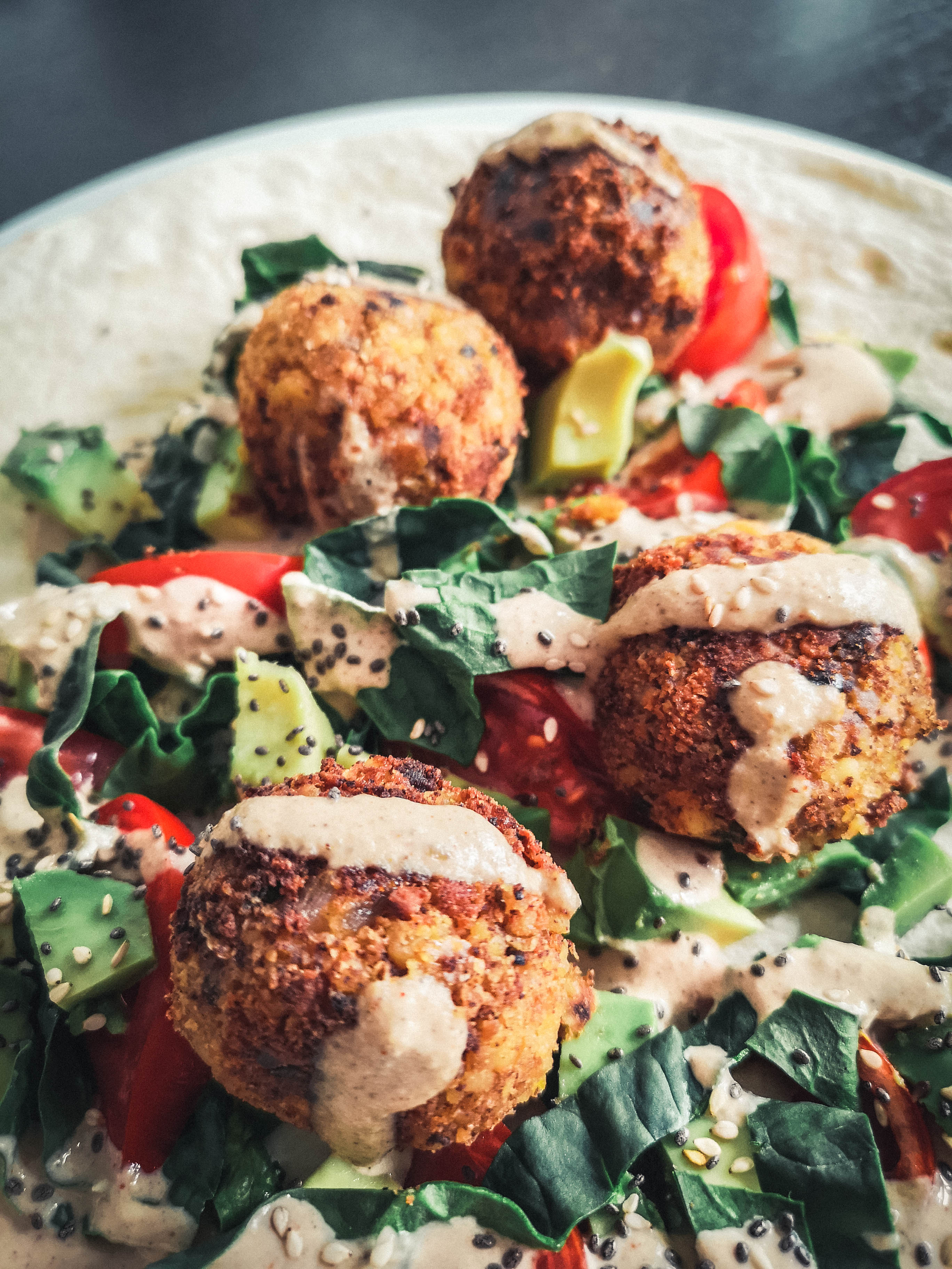 Falafel wraps and its sauce