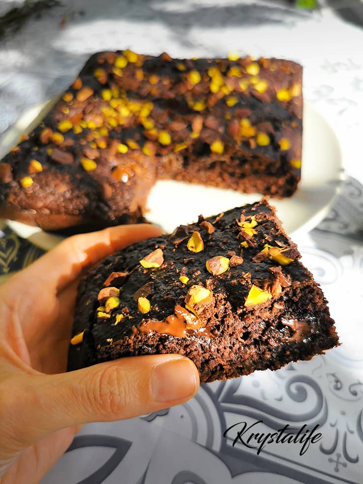 Brownie aux flocons d'avoine une recette saine, healthy et très gourmande avec des morceaux de chocolat